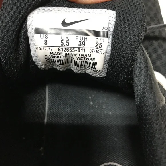 Nike woman’s black shoes size 8 - Picture 9 of 9
